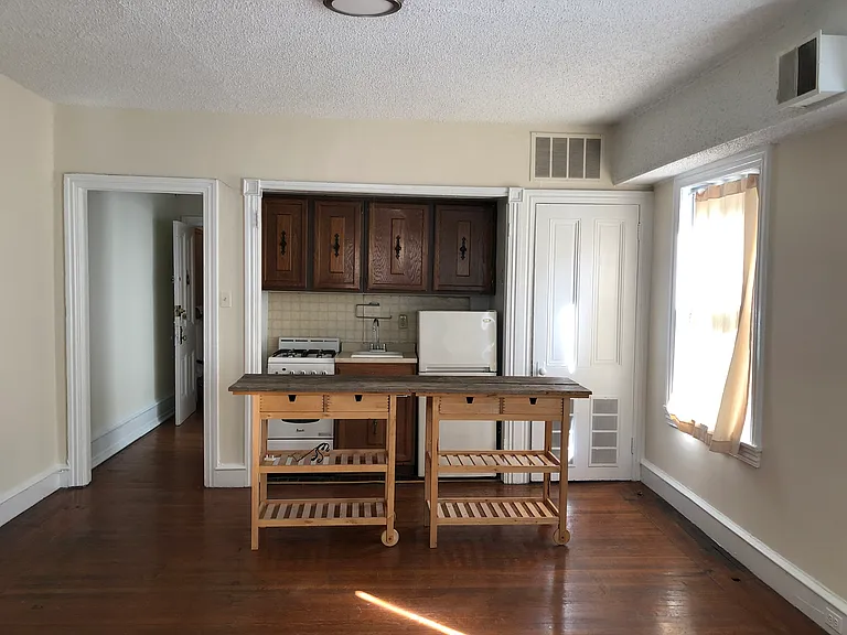 2124 Walnut St #3R — Photo 7