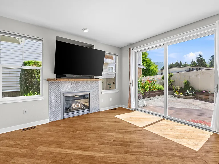 205 Newport Way NW #C1 — Photo 8