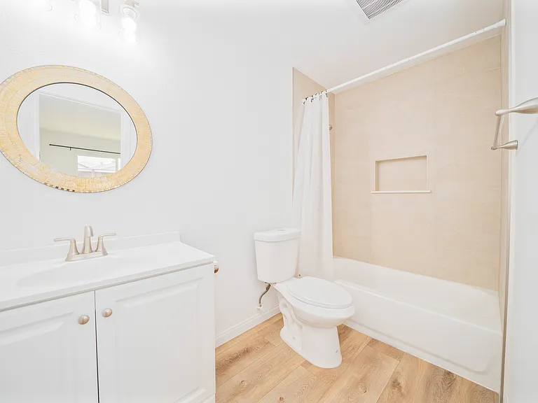 349 E Newman Ave #B — Photo 8
