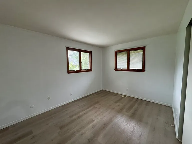 5949 Hollyhill Ct — Photo 10