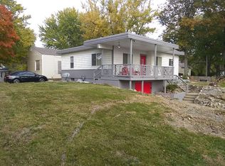 820 E Lake Shore Dr, Decatur, IL 62521