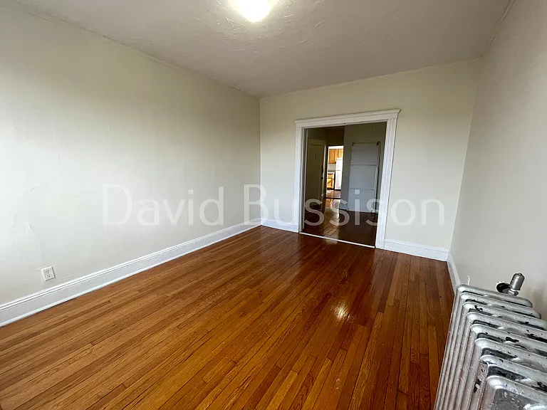 127 Sutherland Rd #E — Photo 6
