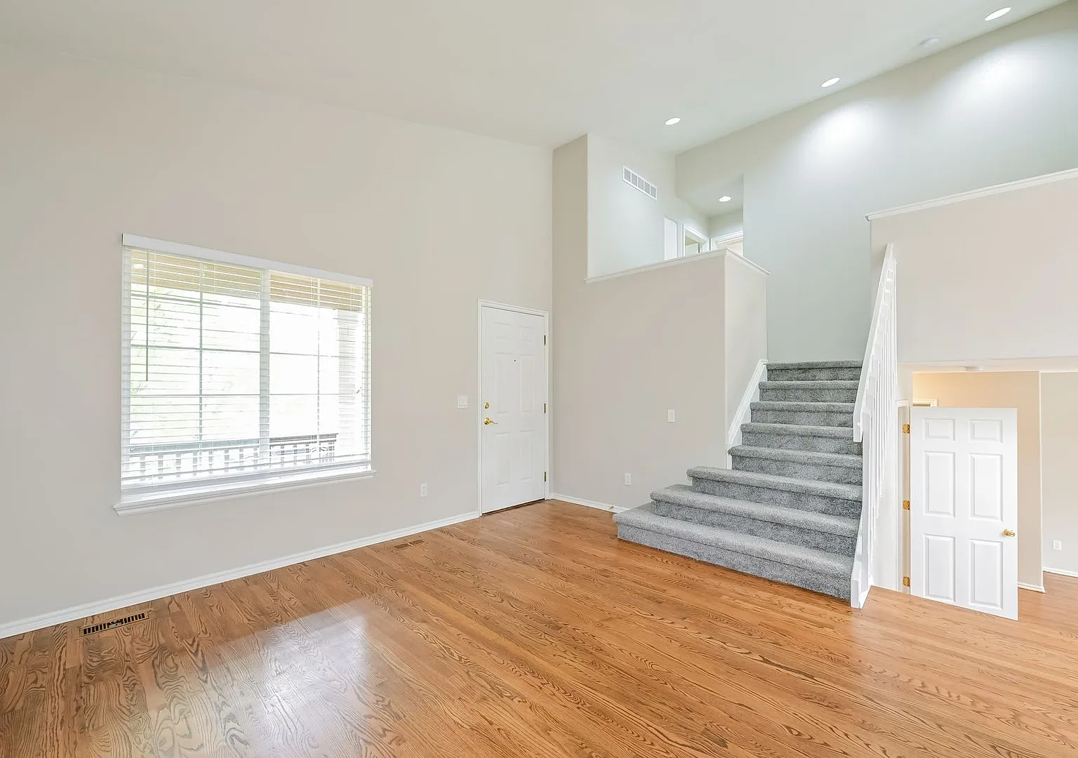 Highlands Ranch Newly Renovated 3 bed 2.5 bath — Photo 4