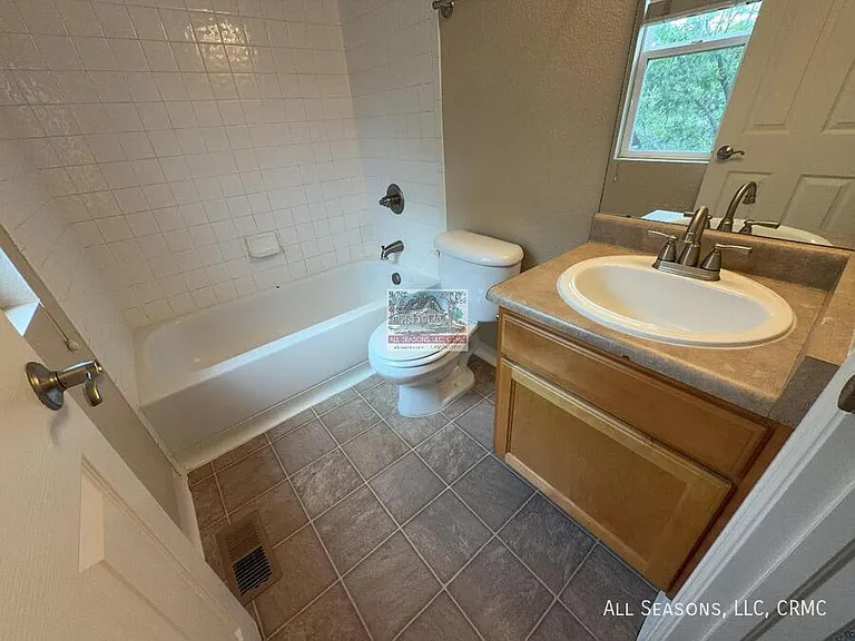 2520 Sierra Springs Dr — Photo 14