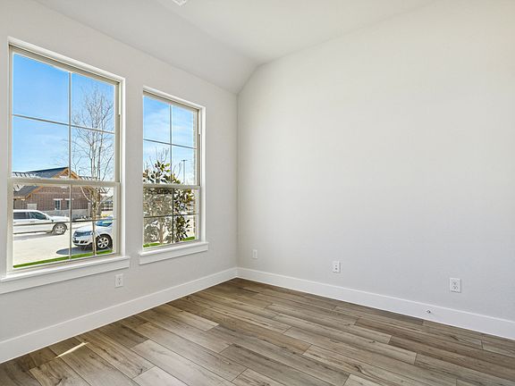 4th image of 2264 Vista Way