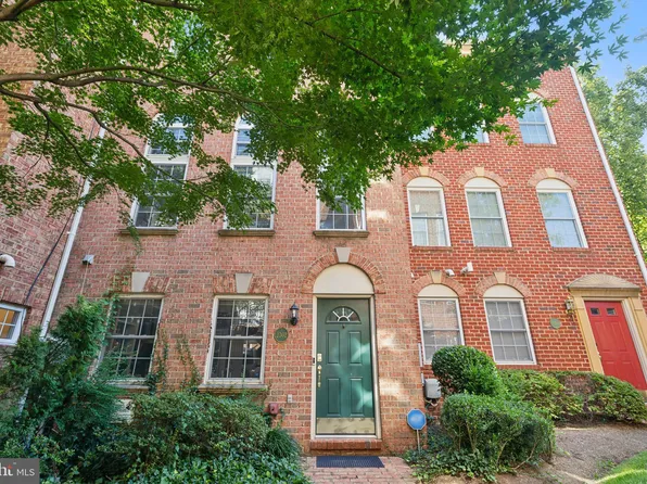 2302 N Greenbrier Ct, Arlington, VA 22207