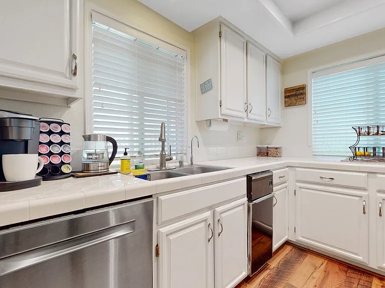 729 Portwalk Pl — Photo 7