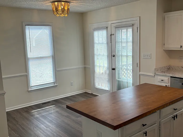 537 Highsmith Ct — Photo 4