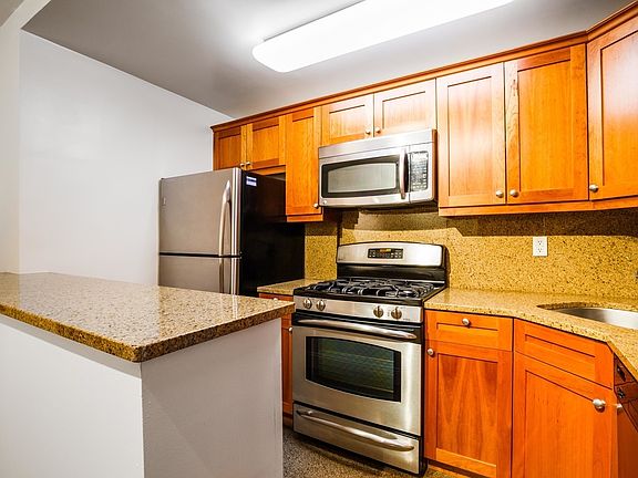 4th image of 300 E 46th St APT 11L