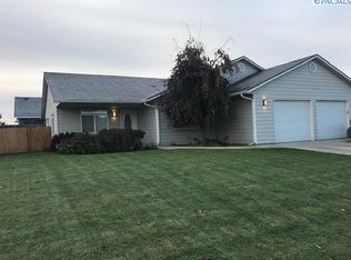 1904 W 2nd St, Grandview, WA 98930