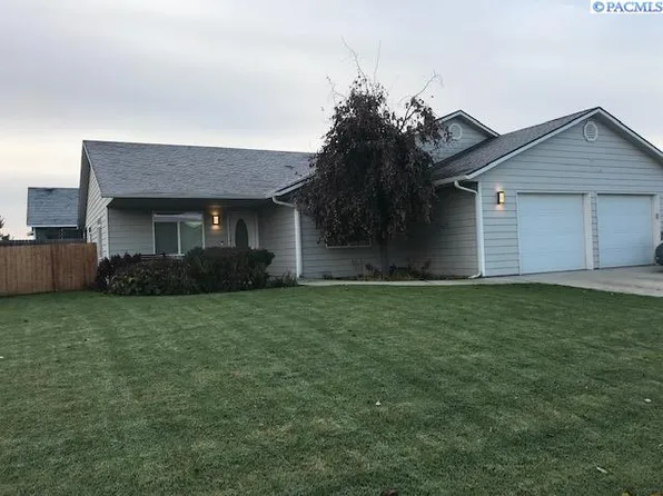 1904 W 2nd St, Grandview, WA 98930