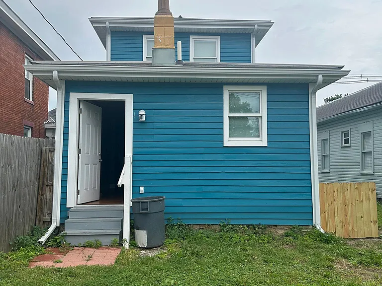 1063 Summit St — Photo 12