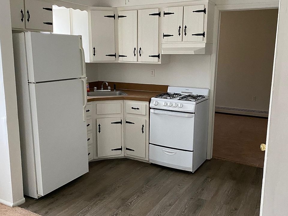 1st image of 250 Sandalwood Dr Floor 1