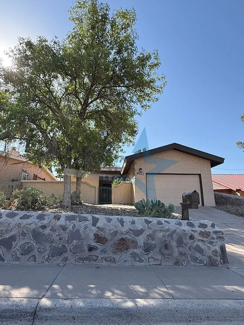Charming 3 Bedroom Home - Location, Location, Location! — Photo 1