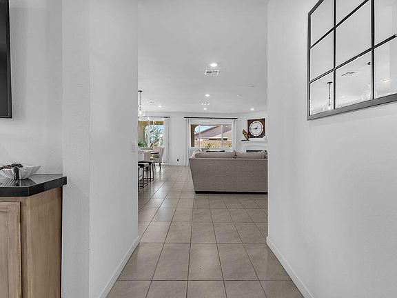 4th image of 40750 Calabria Ct