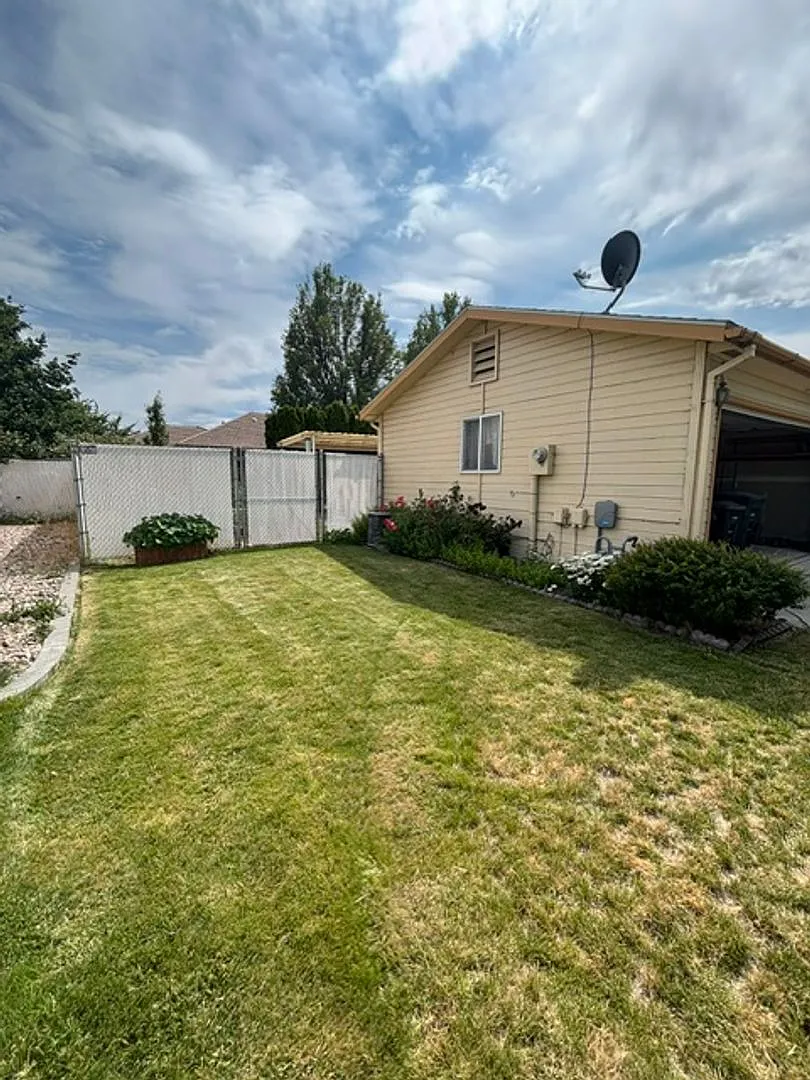 3 Bedroom House for Rent — Photo 3