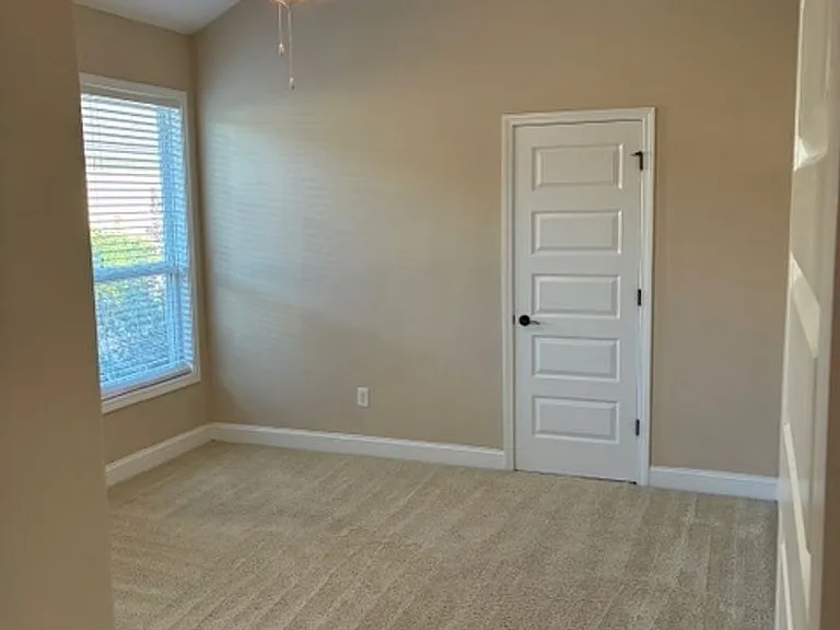 102 Miller Ct — Photo 34