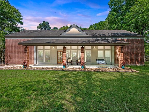 3rd image of 715 Commons Lakeview Dr