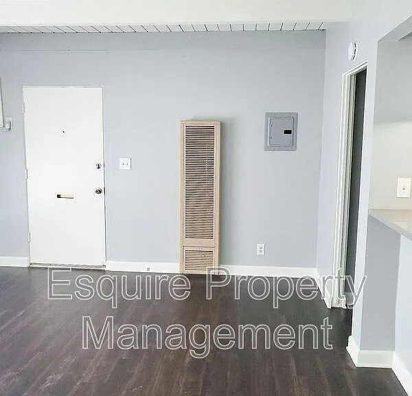 990 Ashland Ave #4 — Photo 5