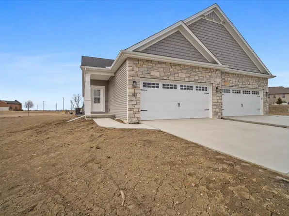 6 Stone Mill Ct, Bloomington, IL 61705