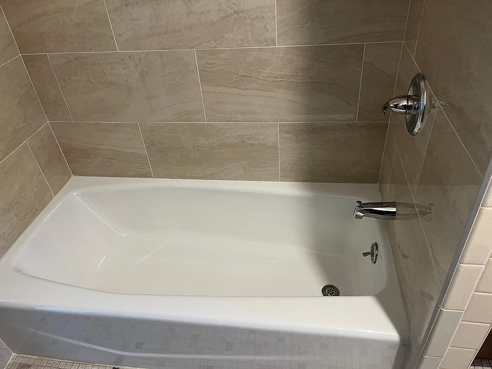 2nd image of 388 Garibaldi Ave Floor 2
