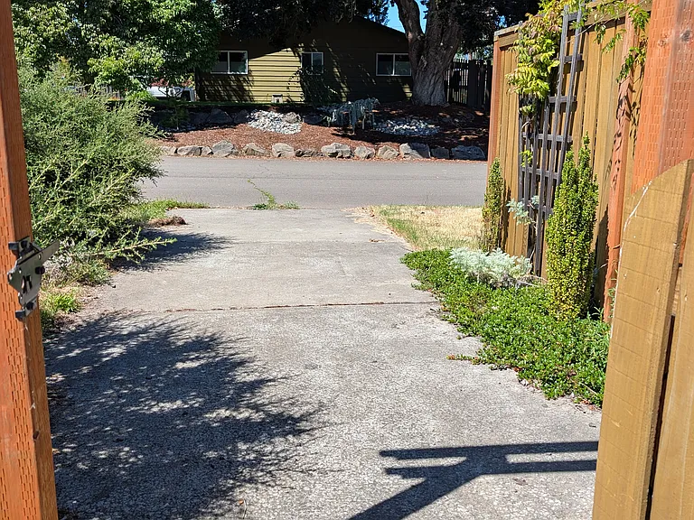 6001 NW Cherry St — Photo 15