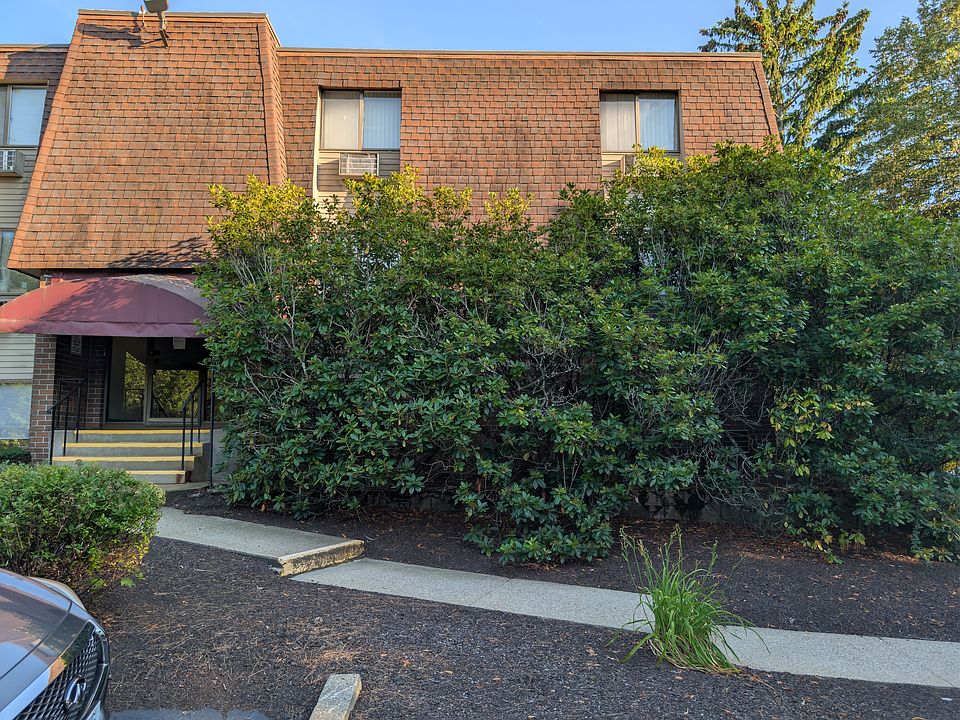 1st image of 366 Simmonsville Ave