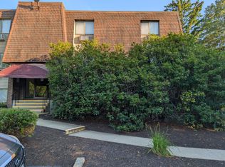 366 Simmonsville Ave, Johnston, RI 02919