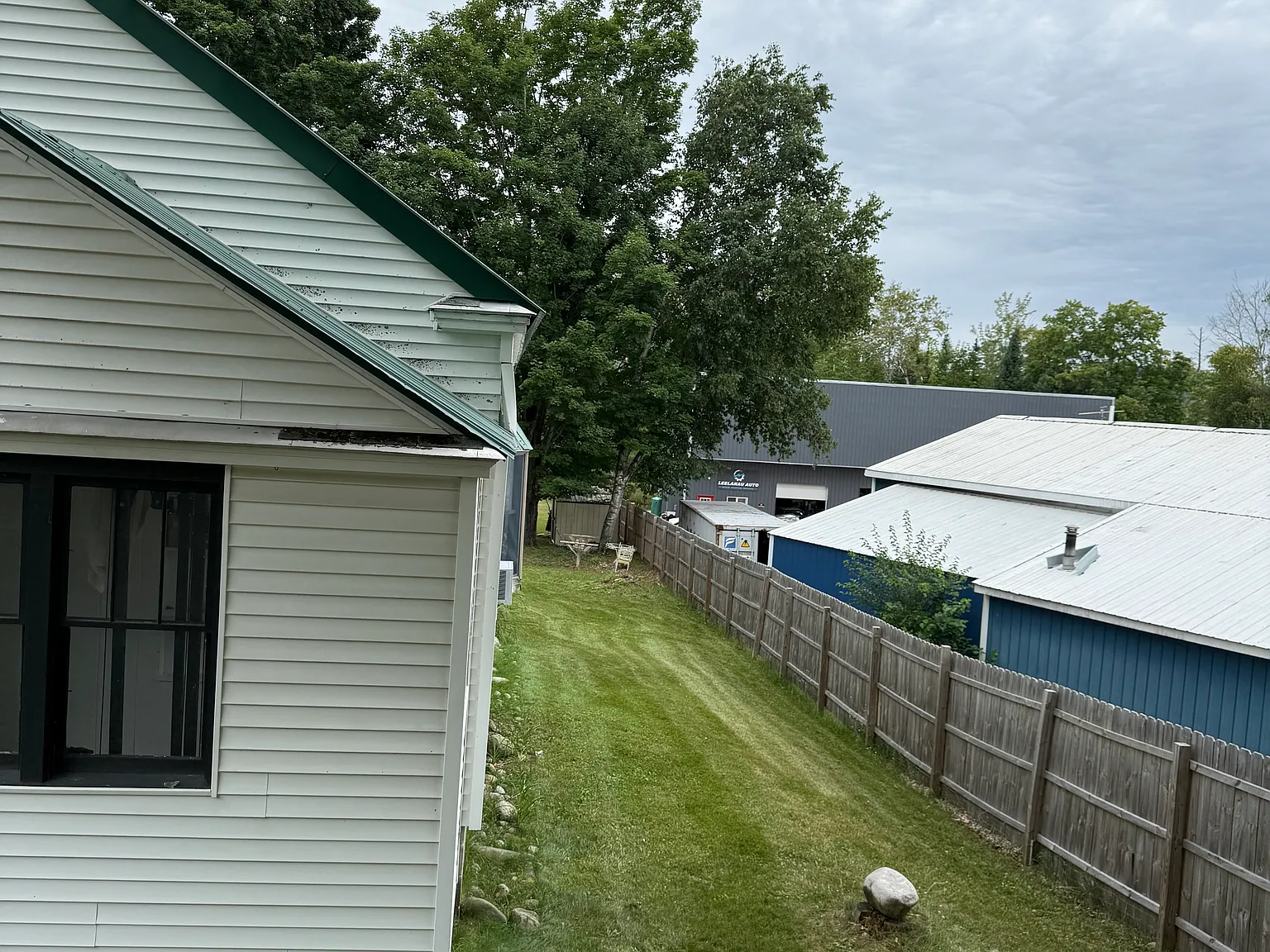 3 bed, $2,300 — Photo 2