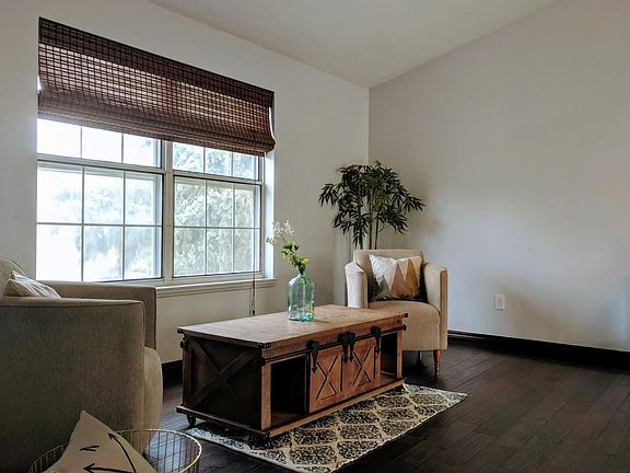 4th image of 370 Fir Ln