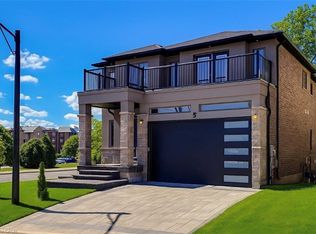 1261 Mohawk Rd #5, Hamilton, ON L9G 3K9