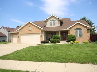 866 W Forsyth Pkwy, Forsyth, IL 62535