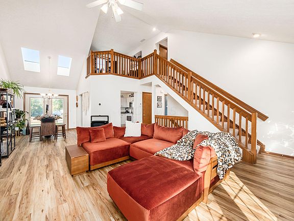 3rd image of 5894 Weston Woods Dr