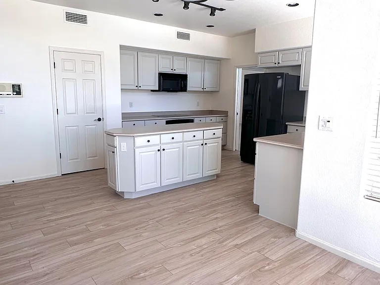 1601 E Glenhaven Dr — Photo 2