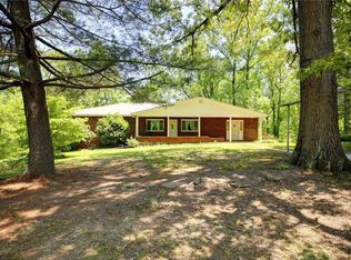 239 Margaret Dr, Nitro, WV 25143