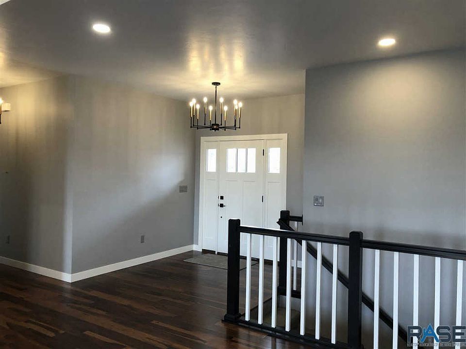 1st image of 1804 W Gray Gables Cir