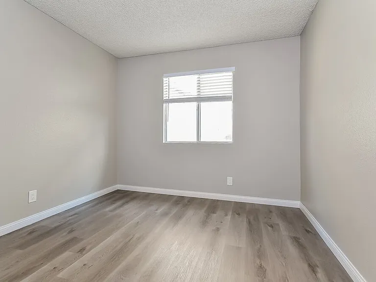3316 Sturbridge Cir — Photo 14