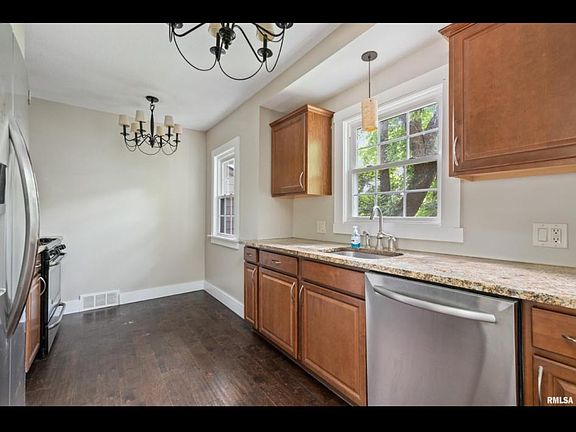 3rd image of 1810 Ridgewood Ave