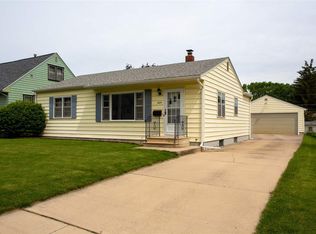 925 Bourland Ave, Waterloo, IA 50702