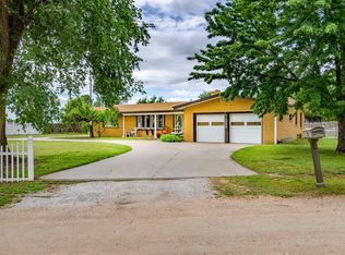 1220 E 47th St S, Wichita, KS 67216