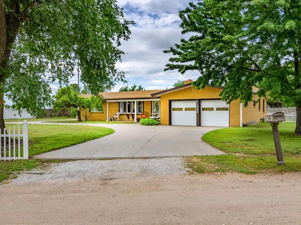 1220 E 47th St S, Wichita, KS 67216