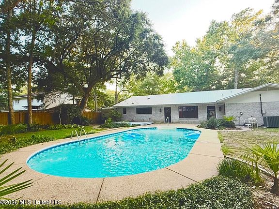 2nd image of 1412 Oldfield Dr