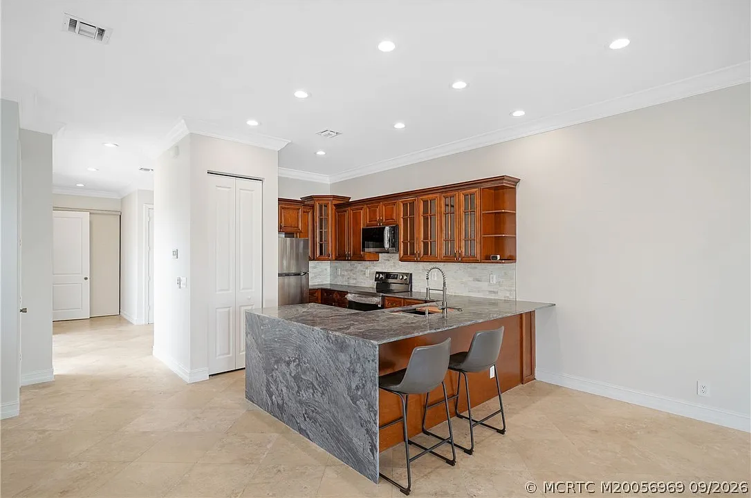 3 bed, 4.0 bath, 2399 sqft, $7,000 — Photo 4