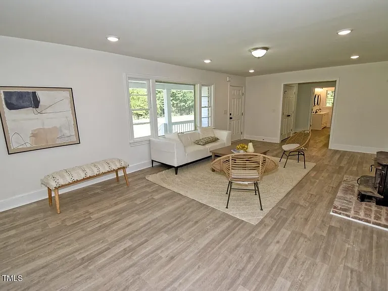 4414 State Highway 87 N — Photo 8