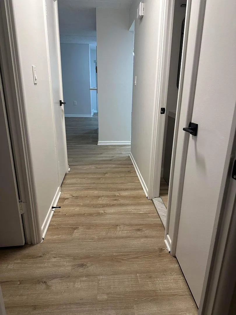 Robin Hood Apartments — Photo 3