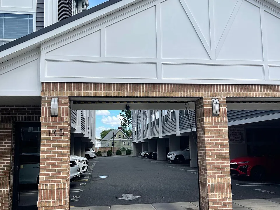 125 Westfield Ave #204