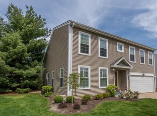 748 Bluejay Cir, Elk Grove Village, IL 60007