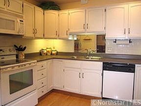 2nd image of 3090 Lexington Ave N APT B4