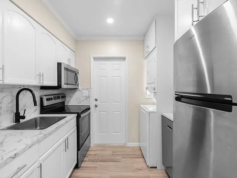 1541 NE 15th Ave #1541 — Photo 9