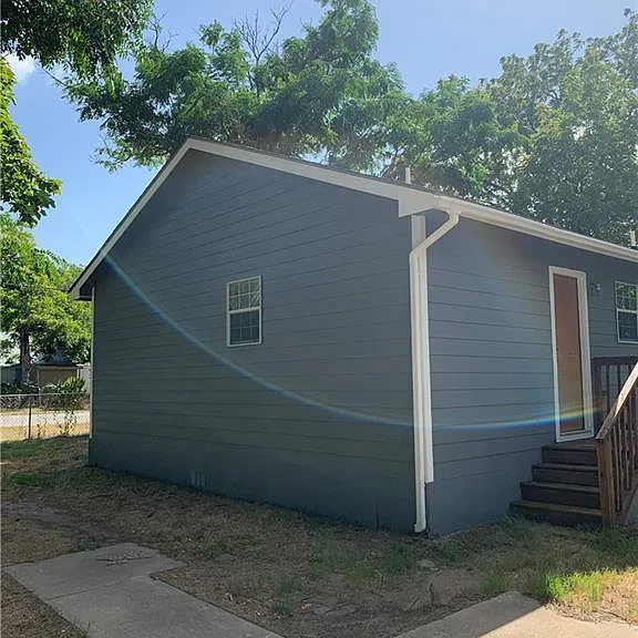 301 Taylor St — Photo 3